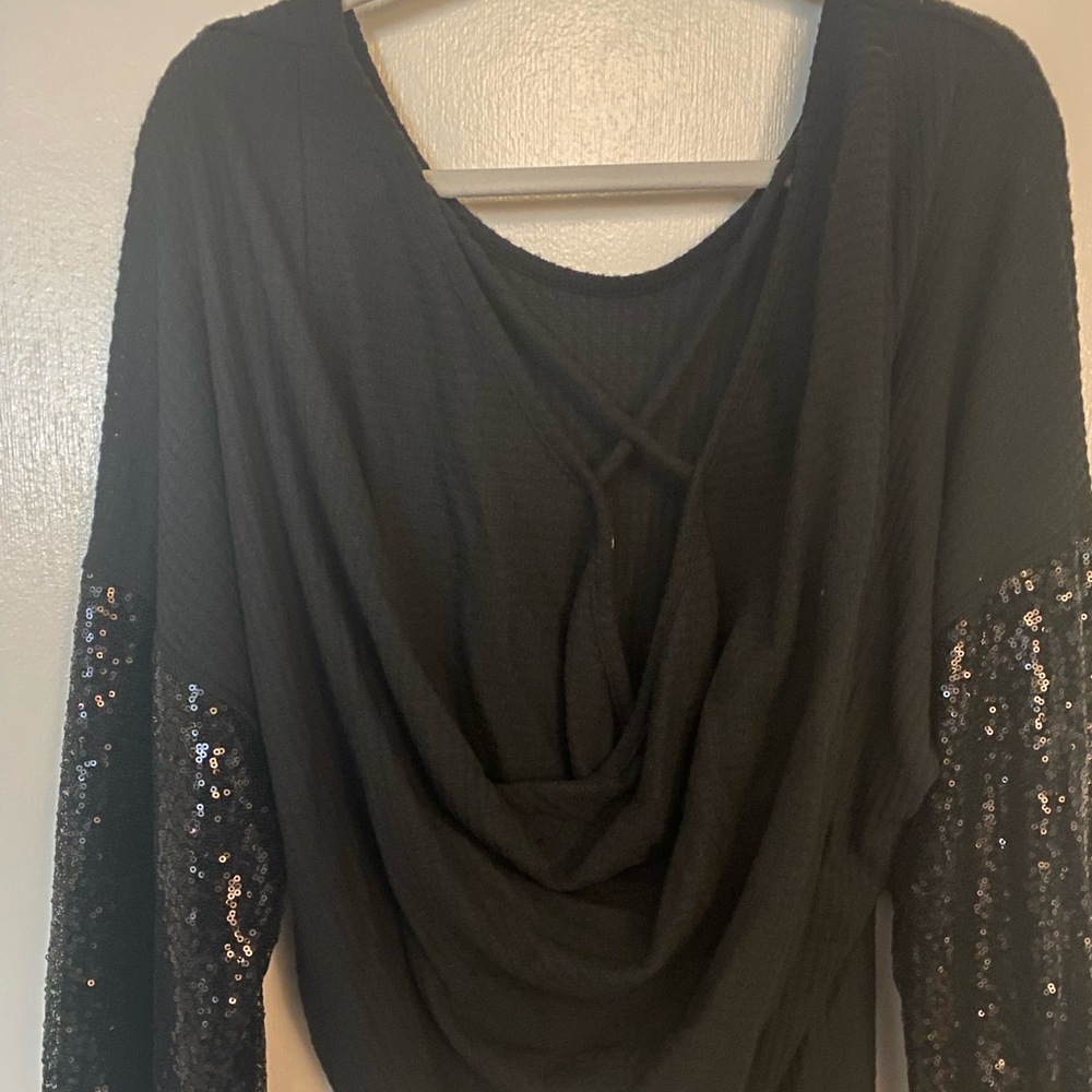 NEW VICI Sequin Sleeve Knit Top - Picture 3 of 3